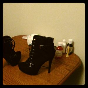 Just Dad Gelva Pumps